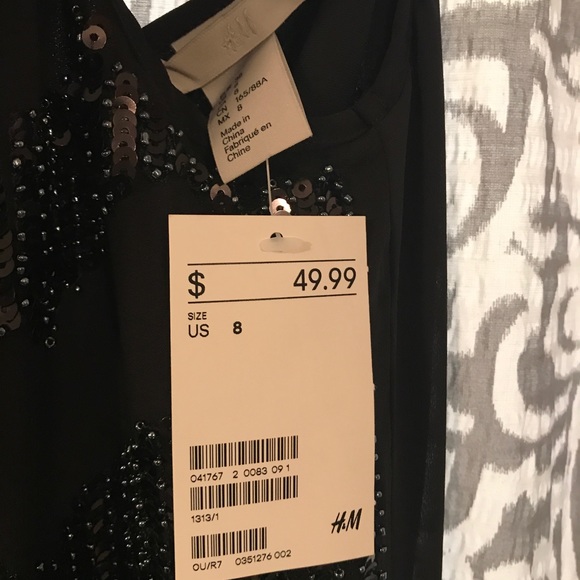 H&M Sleeve-less Sequinned Dress in Black - Picture 2 of 6